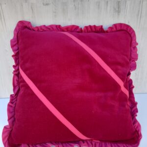 Coussin dos à volant fuschia