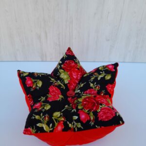 Coussin étoile fleurs rouges artisanal