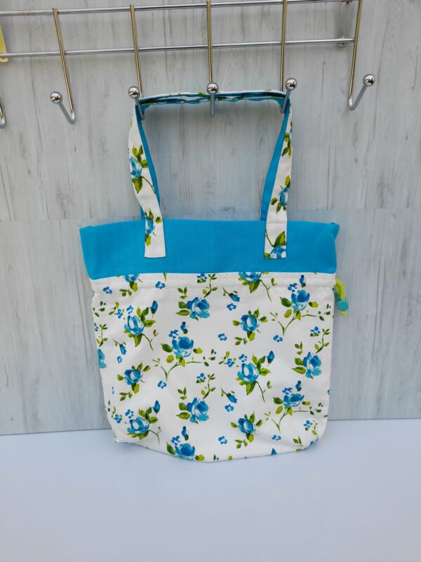 Sac à fleurs bleues