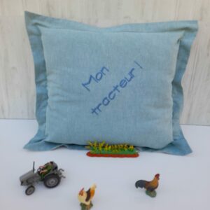 Coussin brodé chambray