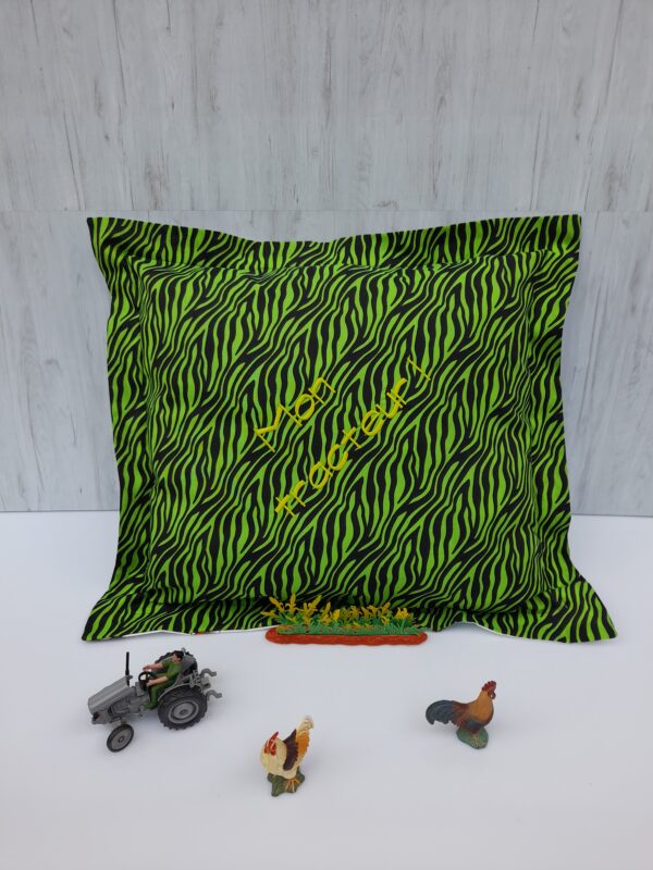 Coussin brodé zébré