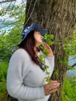 Chapeau bleu fleurs