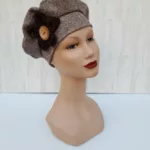 Béret fleur marron