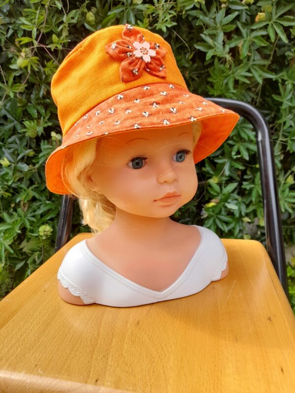 Chapeau fille orange abeille